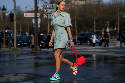 hera pradel, red polish bag, quilted bag, nike shoes, green sneakers, red sneakers, blue sneakers, multicolor sneakers, tatoo, strassed bangle, strassed bracelet, big bangle, big bracelet, golden chain bracelet, light blue skirt, checked skirt, checked dress, light blue dress, tweed dress, short sleeves dress, mini dress, chanel bag, chanel bracelet, chanel dress, fashion week, frenchystyle, FW, jonathan paciullo, street style, PFW, PARIS, horizontal, atmosphere details, full length