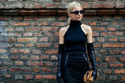 black gloves, black knit, black skirt, camel bag, cold shoulders, earrings, leather bag, leather gloves, sunglasses, suspenders, turtleneck sweater, street style, jonathan paciullo, FW, frenchystyle, fashion week, MFW, MILAN, SPRING SUMMER 2019, SS 19, atmosphere details, horizontal, detail