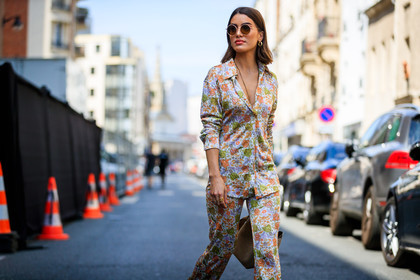 floral, flowers, graphic pants, multicolor shirt, printed pants, sunglasses, trousers, fashion week, frenchystyle, FW, jonathan paciullo, street style, PFW, PARIS, atmosphere details, horizontal, detail, AUTUMN WINTER 2018-2019, FALL WINTER 2018-2019, FW 18-19, camila coelho