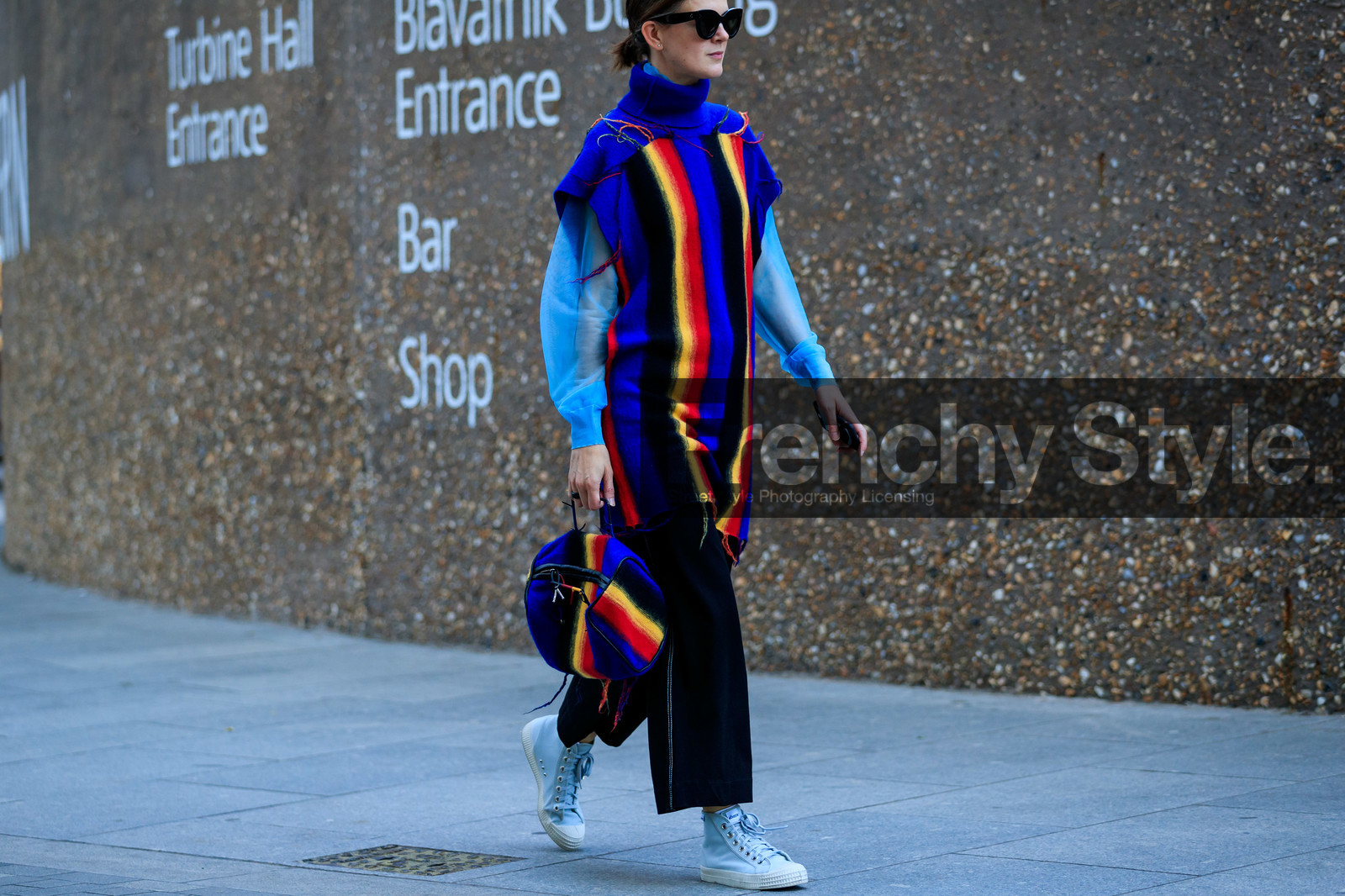 novesta sneakers, light blue sneakers, black pants, cropped pants, multicolor bag, multicolor dress, celine sunglasses, woolen dress, woolen bag, turtleneck dress, sleeveless dress, fringe dress, fashion week, frenchystyle, FW, jonathan paciullo, street style, atmosphere details, horizontal, detail