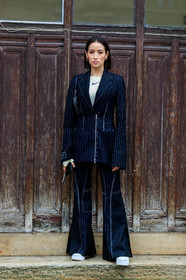 alexandra guerain, navy blue jacket, navy blue pants, striped jacket, striped pants, zipped pants, zipped jacket, nike top, white top, technical fabric top, mugler jacket, mugler pants, mugler look, flare pants, monogrammed bag, shoulder bag, dior bag, dior saddle bag, navy blue bag, fashion week, frenchystyle, FW, jonathan paciullo, street style, PFW, PARIS, vertical, full length