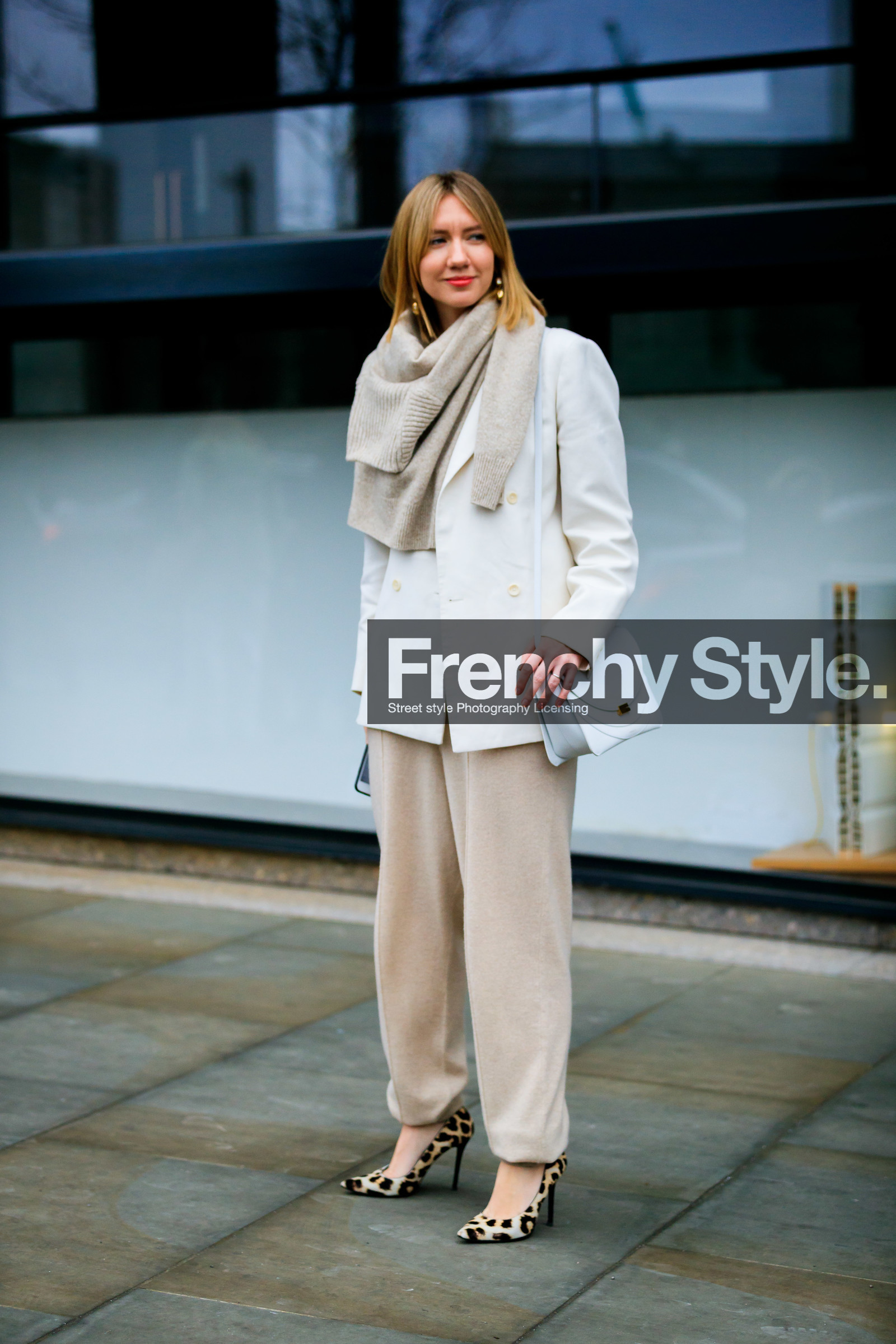 animal print, beige jacket, beige pants, beige sweater, brown shoes, high heels, leather bag, leather shoes, leopard, lisa aiken, over the shoulder, sweatpants, tone on tone, total look beige, trousers, white bag, street style, jonathan paciullo, FW, frenchystyle, fashion week, LFW, LONDON, AUTUMN WINTER 2019-2020, AW 19-20, FW 19-20, FALL WINTER 2019-2020, vertical, full length
