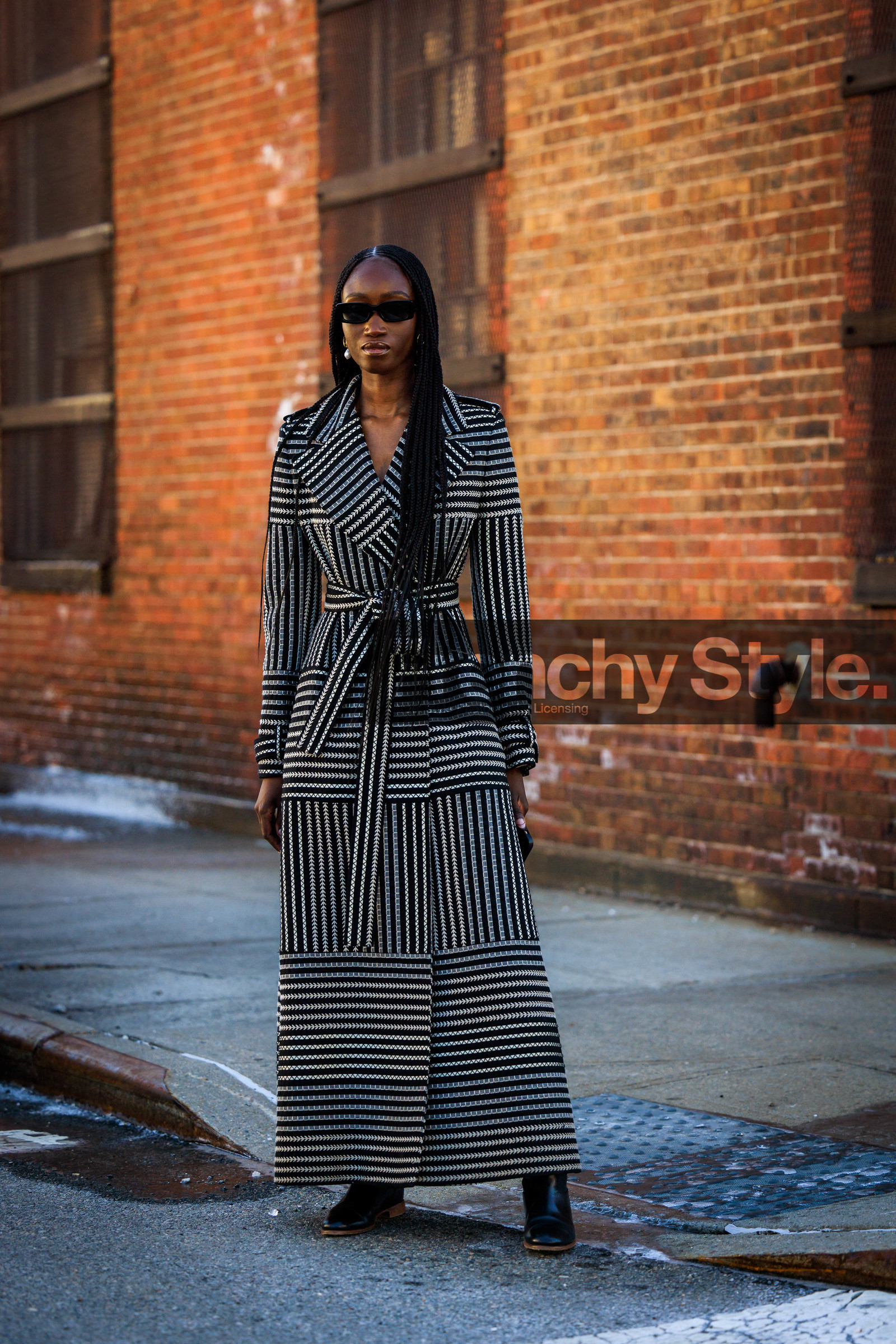 embroideres trench, long trench coat, black boots, leather boots, black sunglasses, Amy sall, street style, jonathan paciullo, FW, frenchystyle, fashion week, NYFW, NEW YORK, AUTUMN WINTER 2022-2023, FALL WINTER 2022_2023, FW 22-23, vertical, full length