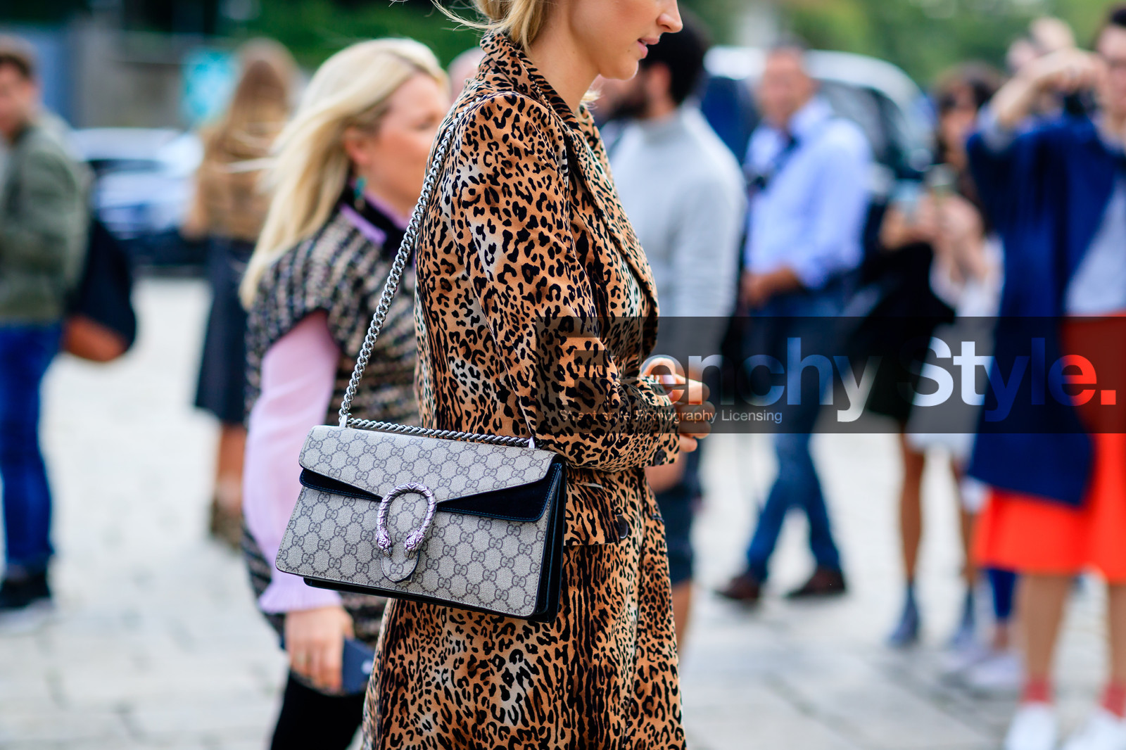 animal print, atmosphere details, brown coat, detail, fashion week, frenchystyle, FW, grey bag, gucci, horizontal, jonathan paciullo, leather bag, leopard print, MFW, MILAN, monogram, overcoat, printed bag, printed coat, SPRING SUMMER 2017, SS 17, street style