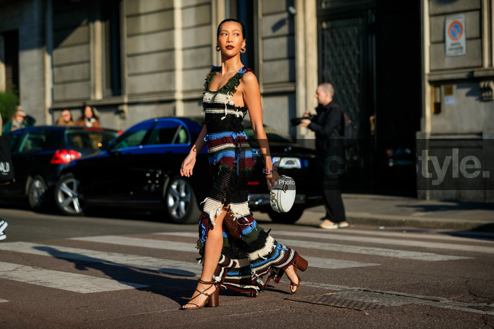 knit dress, knitwear, striped dress, sleeveless dress, long dress, animal shape bag, white leather bag, round shape bag, hand bag, kaki dress, blue dress, burgundy dress, multicolor dress, multicolor earrings, hoop earrings, split dress, brown leather sandals, multi straps sandals, high heels sandals, round shape heels, fringe dress, ferragamo bag, fashion week, frenchystyle, FW, jonathan paciullo, street style, MFW, MILAN, AUTUMN WINTER 2020-2021, FALL WINTER 2020-2021, FW 20-21, horizontal, atmosphere details, full length