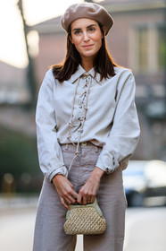 AUTUMN WINTER 2017-2018, AW 17-18, beige bag, beige hat, beige pants, beige shirt, beret, detail, FALL WINTER 2017-2018, fashion week, frenchystyle, FW, FW 17-18, gala gonzalez, jonathan paciullo, leather bag, MFW, MILAN, street style, tone on tone, total look beige, trousers, vertical