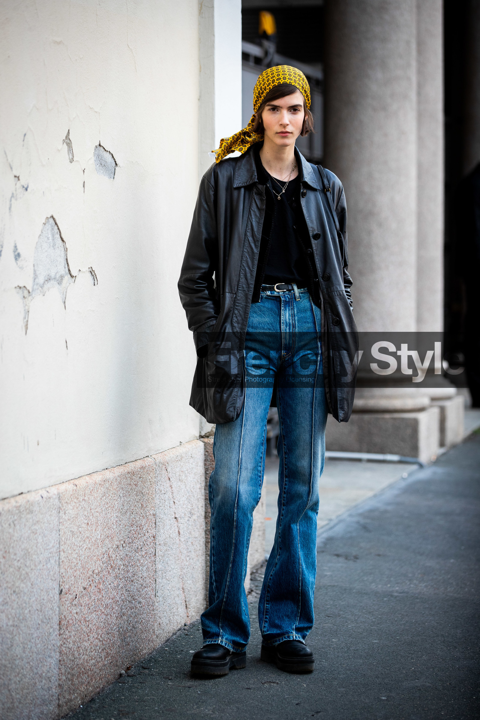 yellow scarf, printed scarf, cachemere printed scarf, hair scarf, green scarf, black leather jacket, black t-shirt, blue jeans, used jeans, flare jeans, street style, jonathan paciullo, FW, frenchystyle, fashion week, MFW, MILAN, SPRING SUMMER 2021, SS 21, vertical, full length, model