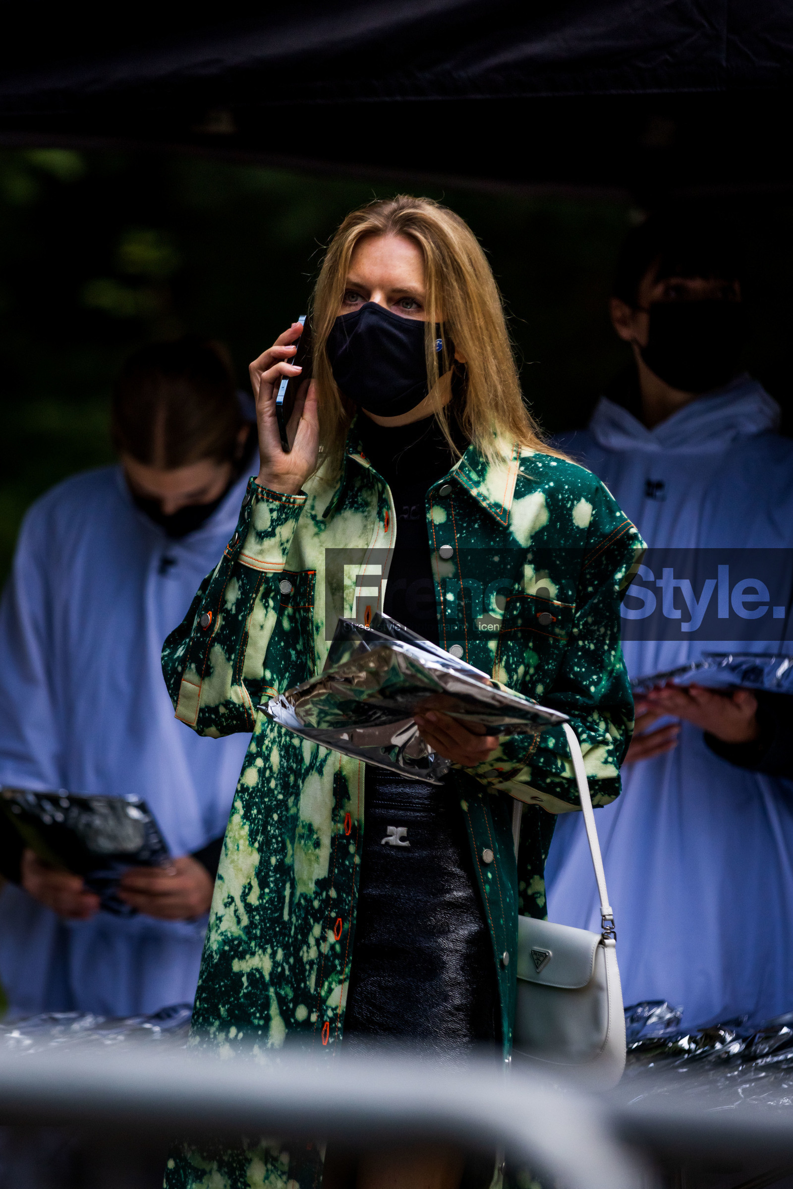 bag, black turtleneck, courreges look, courreges skirt, facial masj, green coat, mini skirt, Pascaline Smets, prada bag, printed coat, skirt, turtleneck, white bag, street style, jonathan paciullo, FW, frenchystyle, fashion week, PFW, PARIS, SPRING SUMMER 2022, SS 22, vertical, atmosphere details