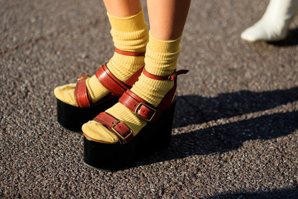 yellow socks, brown leather sandals, platform sandals, close up detail, shoes detail, fashion week, frenchystyle, FW, jonathan paciullo, street style, MFW, MILAN, AUTUMN WINTER 2020-2021, FALL WINTER 2020-2021, FW 20-21, horizontal, atmosphere details, detail