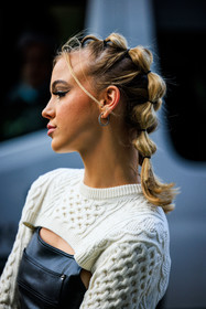 piggy tails, knitted beige cropped top, fashion week, frenchystyle, FW, jonathan paciullo, street style, NYFW, NEW YORK, AUTUMN WINTER 2022-2023, FALL WINTER 2022_2023, FW 22-23, vertical, atmosphere details