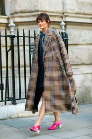 brown coat, checked, graphic dress, graphic jacket, green dress, high heels, houndstooth pattern, leather shoes, over the shoulder, pink shoes, plaid, polka dot, printed dress, printed jacket, fashion week, frenchystyle, FW, jonathan paciullo, street style, LFW, LONDON, AUTUMN WINTER 2018-2019, AW 18-19, FALL WINTER 2018-2019, FW 18-19, vertical, full length