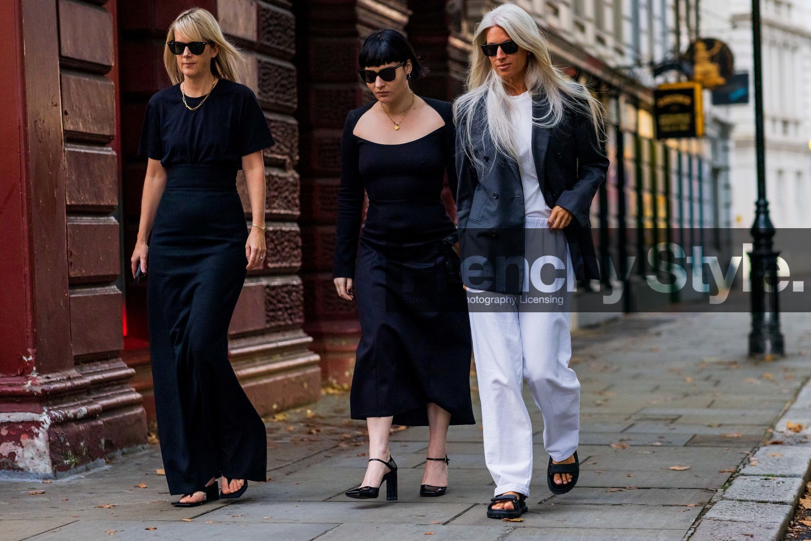 Laura Ingham, Olivia Singer, Sarah Harris, black, sunglasses, shirt, tshirt, knitted top, top, blazer, heeled sandals, heels, sandals, white, trousers, fluid pants, grey, skirt, fashion week, frenchystyle, FW, jonathan paciullo, street style, SPRING SUMMER 2022, SS 22, LFW, LONDON, horizontal, atmosphere details, detail