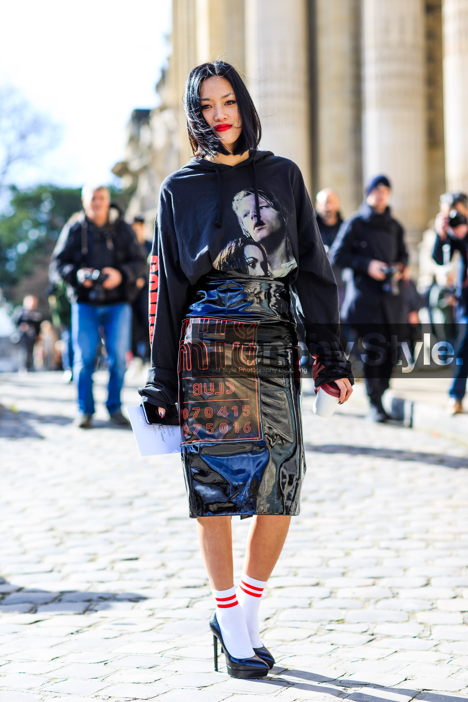 AUTUMN WINTER 2016-2017, AW 16-17, black heels, black shoes, black skirt, black sweater, FALL WINTER 2016-2017, fashion week, frenchystyle, full length, FW, FW 16-17, high heels, hoodie, jonathan paciullo, leather shoes, leather skirt, long skirt, miu miu, PARIS, PFW, printed skirt, printed sweater, street style, Tiffany Hsu, varnished leather, varnished leather shoes, vertical, vinyl, vêtements, white socks