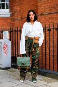 camo pants, camouflage, fanny pack, graphic pants, green bag, green belt, green pants, high heels, jw anderson, leather bag, leather shoes, mini bag, printed pants, Tiffany Hsu, trousers, white shirt, fashion week, frenchystyle, FW, jonathan paciullo, street style, LFW, LONDON, SPRING SUMMER 2019, SS 19, vertical, full length
