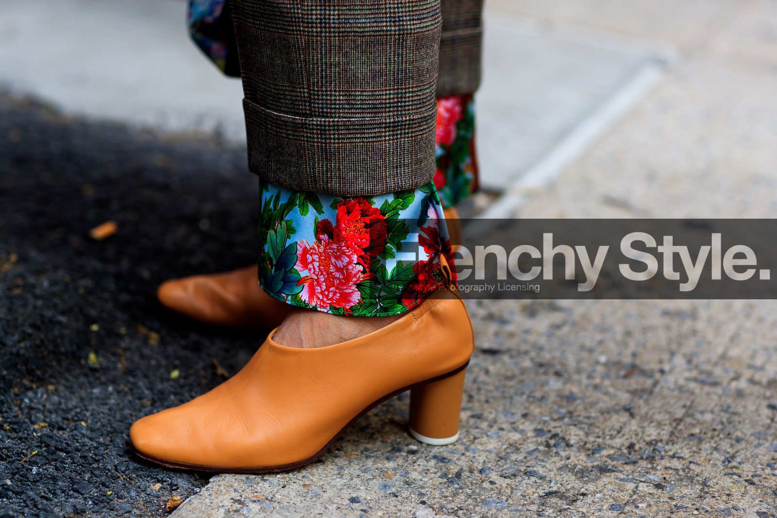 atmosphere details, balenciaga, beige shoes, detail, fashion week, floral, flower, frenchystyle, FW, grey pants, high heels, horizontal, jonathan paciullo, leather shoes, NEW YORK, NYFW, rachael wang, SPRING SUMMER 2018, SS 18, street style, trousers