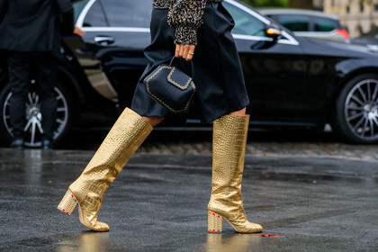 golden boots, animal skin boots, high boots, high heels boots, black bermuda shorts, black leather bag, cartier bag, hand bag, chanel boots, legs detail, shoes detail, bag detail, PARIS, PFW, SPRING SUMMER 2020, SS 20, fashion week, frenchystyle, FW, jonathan paciullo, street style, horizontal, atmosphere details, detail