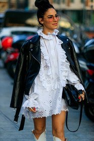 black bag, leather bag, sunglasses, fashion week, frenchystyle, FW, jonathan paciullo, street style, MFW, MILAN, AUTUMN WINTER 2019-2020, AW 19-20, FALL WINTER 2019-2020, FW 19-20, vertical, atmosphere details, detail