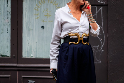 golden belt, navy skirt, white shirt, fashion week, frenchystyle, FW, jonathan paciullo, street style, PFW, PARIS, atmosphere details, horizontal, detail, AUTUMN WINTER 2018-2019, FALL WINTER 2018-2019, FW 18-19