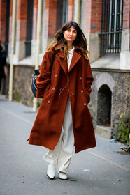 brown trench coat, used trench coat, white shirt, white jeans, white leather boots, cowboy boots, flare jeans, oversize trench coat, fashion week, frenchystyle, FW, jonathan paciullo, street style, PFW, PARIS, vertical, full length