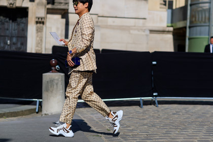 beige jacket, beige pants, beige suit, black bag, blue bag, chanel handbag, checked, graphic jacket, graphic pants, graphic suit, gucci, leather bag, leather shoes, louis vuitton, monogram, plaid, printed jacket, printed pants, printed suit, sunglasses, trousers, white sneakers, fashion week, frenchystyle, FW, jonathan paciullo, street style, PFW, PARIS, horizontal, atmosphere details, detail, AUTUMN WINTER 2018-2019, FALL WINTER 2018-2019, FW 18-19