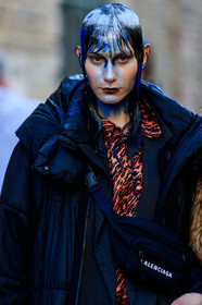 model, glitter face, glitter hair, make up, make up details, hair details, strassed make up, blue eyeshadows, blue eyeliner, fashion week, frenchystyle, FW, jonathan paciullo, street style, MFW, MILAN, AUTUMN WINTER 2020-2021, FALL WINTER 2020-2021, FW 20-21, vertical, atmosphere details, detail, portrait