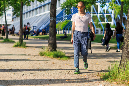 atmosphere details, aviator sunglasses, blue pants, fashion week, fishnet, frenchystyle, full length, FW, green sneakers, high waist, horizontal, jewellery, jonathan paciullo, MENSWEAR, necklace, PARIS, PFW, see through, SPRING SUMMER 2017, SS 17, street style, tattoos, trousers, white t shirt