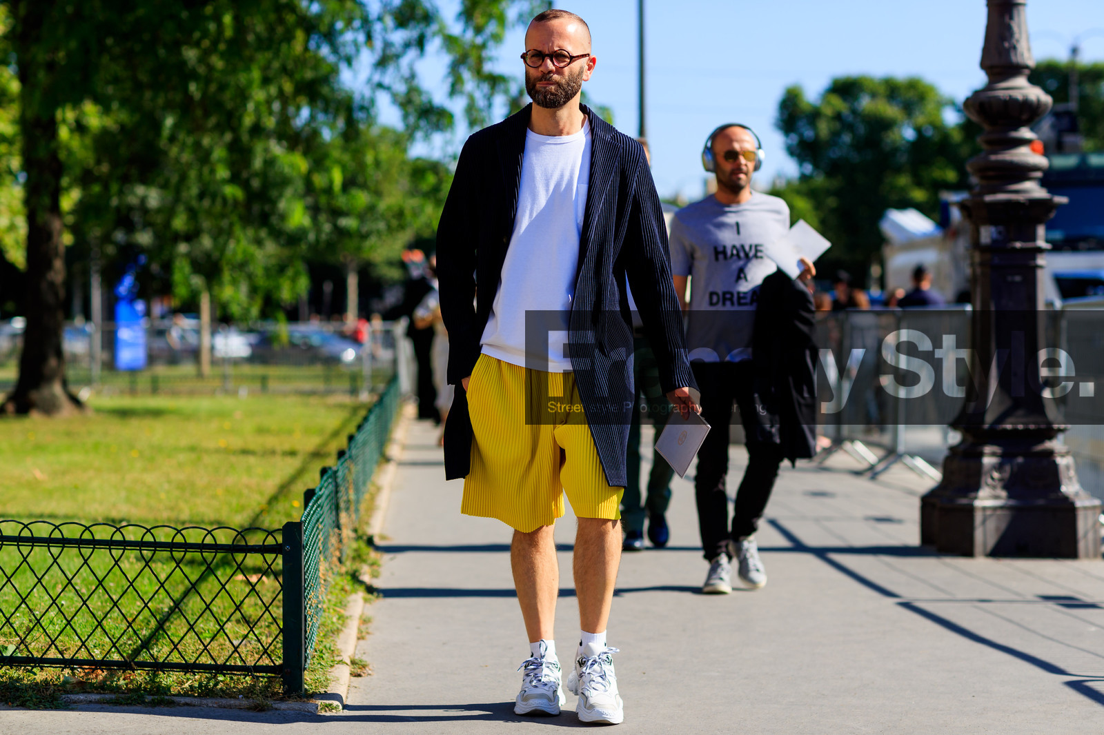 leather shoes, navy jacket, pleats, white sneakers, white t shirt, yellow shorts, fashion week, frenchystyle, FW, jonathan paciullo, street style, PFW, PARIS, horizontal, atmosphere details, detail, AUTUMN WINTER 2018-2019, FALL WINTER 2018-2019, FW 18-19
