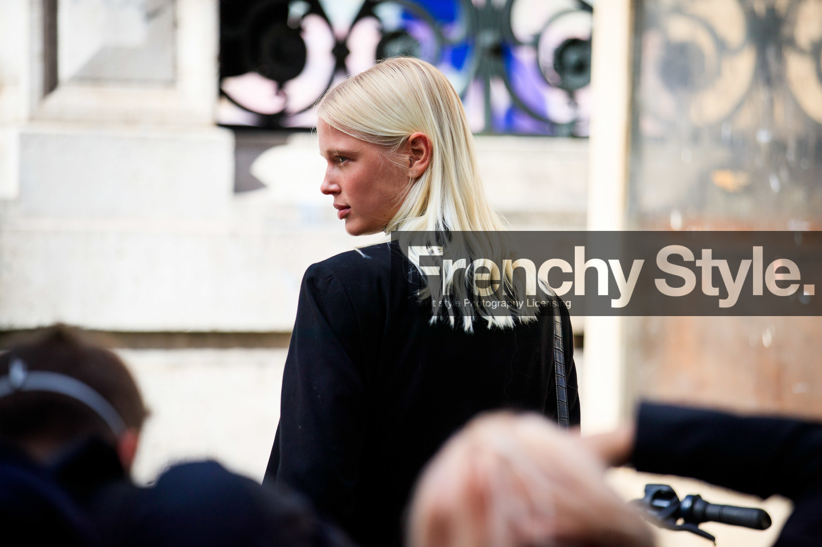 back details, hair details, make up, make up details, nude make up, dyed hair, PARIS, PFW, fashion week, frenchystyle, FW, jonathan paciullo, street style, SPRING SUMMER 2021, SS 21, horizontal, atmosphere details, detail, model