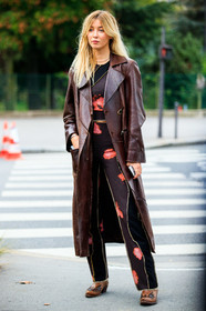 ella kargerg simonsen, brown leather boots, brown leather jacket, brown leather coat, long jacket, cowboy boots, cowboy look, cowboy jacket, tie and dye pants, tie and dye top, red top, red pants, black top, black pants, tight top, flare pants, patchwork pants, patchwork top, street style, jonathan paciullo, FW, frenchystyle, fashion week, PFW, PARIS, SPRING SUMMER 2021, SS 21, vertical, full length