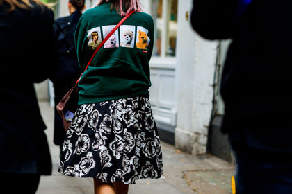 black and white, green sweater, printed sweater, supreme, fashion week, frenchystyle, FW, jonathan paciullo, street style, LFW, LONDON, SPRING SUMMER 2019, SS 19, atmosphere details, horizontal, detail