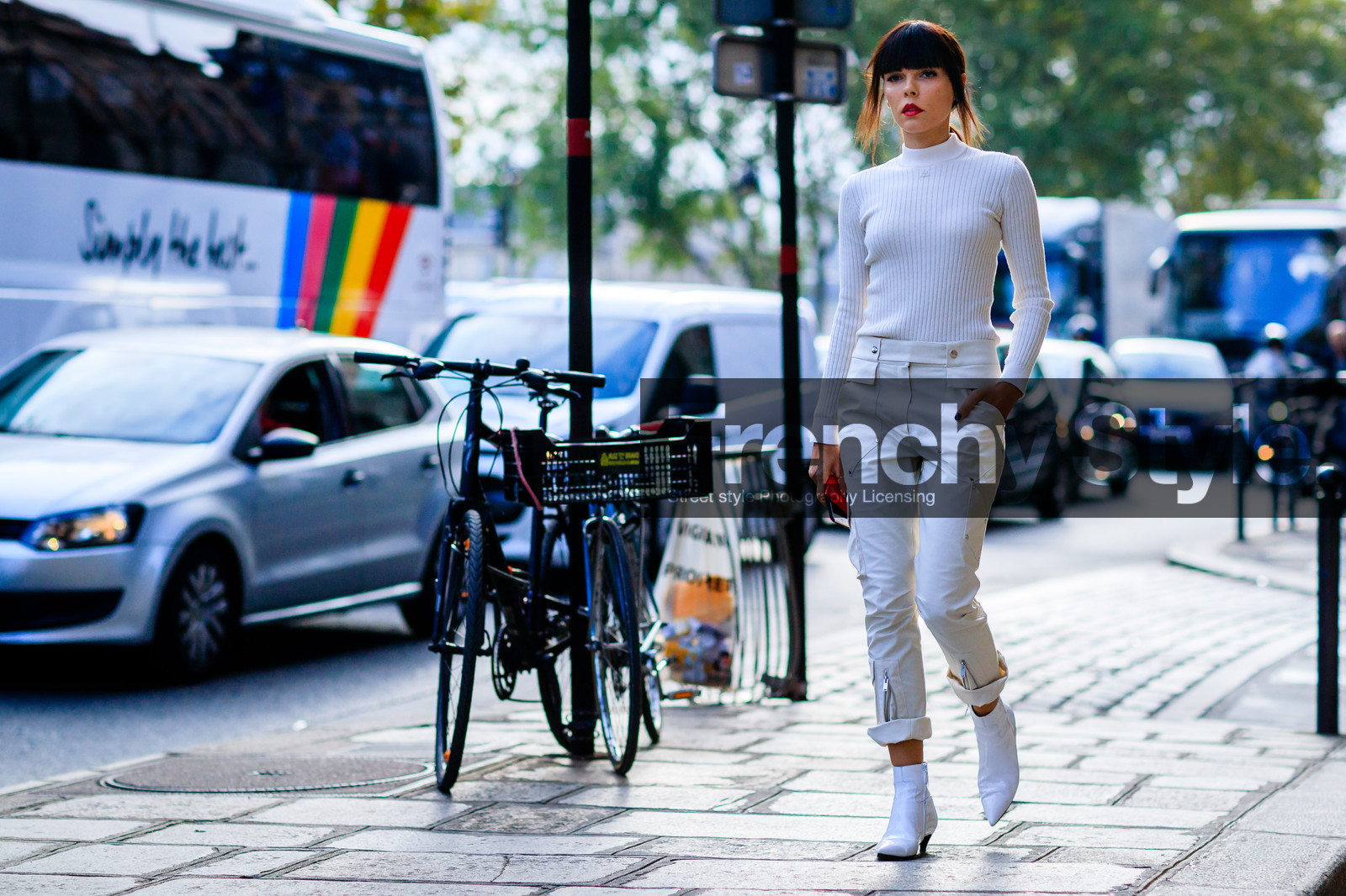 atmosphere details, evangelie smyrniotaki, fashion week, frenchystyle, full length, FW, horizontal, jeans, jonathan paciullo, leather shoes, PARIS, PFW, red lips, SPRING SUMMER 2017, SS 17, street style, tone on tone, total look white, trousers, varnished leather shoes, white boots, white knit, white pants, white sweater