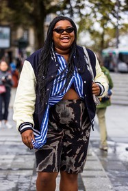 bermuda, black bermuda, black sunglasses, blue shirt, bomber, Gabriella Karefa Johnson, printed bermuda, shirt, shorts, striped shirt, stripes, sunglasses, white bomber, fashion week, frenchystyle, FW, jonathan paciullo, street style, PFW, PARIS, SPRING SUMMER 2022, SS 22, vertical, atmosphere details