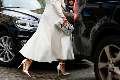atmosphere details, AUTUMN WINTER 2016-2017, AW 16-17, detail, FALL WINTER 2016-2017, fashion week, frenchystyle, FW, FW 16-17, giovanna battaglia, graphic clutch, HAUTE COUTURE, high heels, horizontal, jonathan paciullo, leather shoes, MENSWEAR, PARIS, PFW, printed clutch, street style, white clutch, white dress, white heels, white sandals