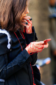 black jacket, fishnet, iphone, rings, fashion week, frenchystyle, FW, jonathan paciullo, street style, LFW, LONDON, AUTUMN WINTER 2019-2020, AW 19-20, FW 19-20, FALL WINTER 2019-2020, vertical, atmosphere details, detail