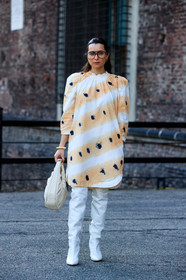 orange dress, striped dress, tie and dye dress, long sleeves dress, balloon sleeves, round shape bag, beige leather bag, pleated bag, high boots, high heels boots, animal skin boots, snake skin boots, white leather boots, aviator glasses, polka dots dress, julia comil, fashion week, frenchystyle, FW, jonathan paciullo, street style, MFW, MILAN, SPRING SUMMER 2021, SS 21, vertical, full length