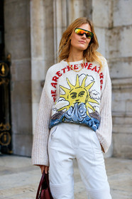 model, white pullover, white leather pants, white total look, mirror sunglasses, futurist shape sunglasses, embroidered pullover, stella mccartney pullover, PARIS, PFW, SPRING SUMMER 2020, SS 20, fashion week, frenchystyle, FW, jonathan paciullo, street style, vertical, atmosphere details, detail