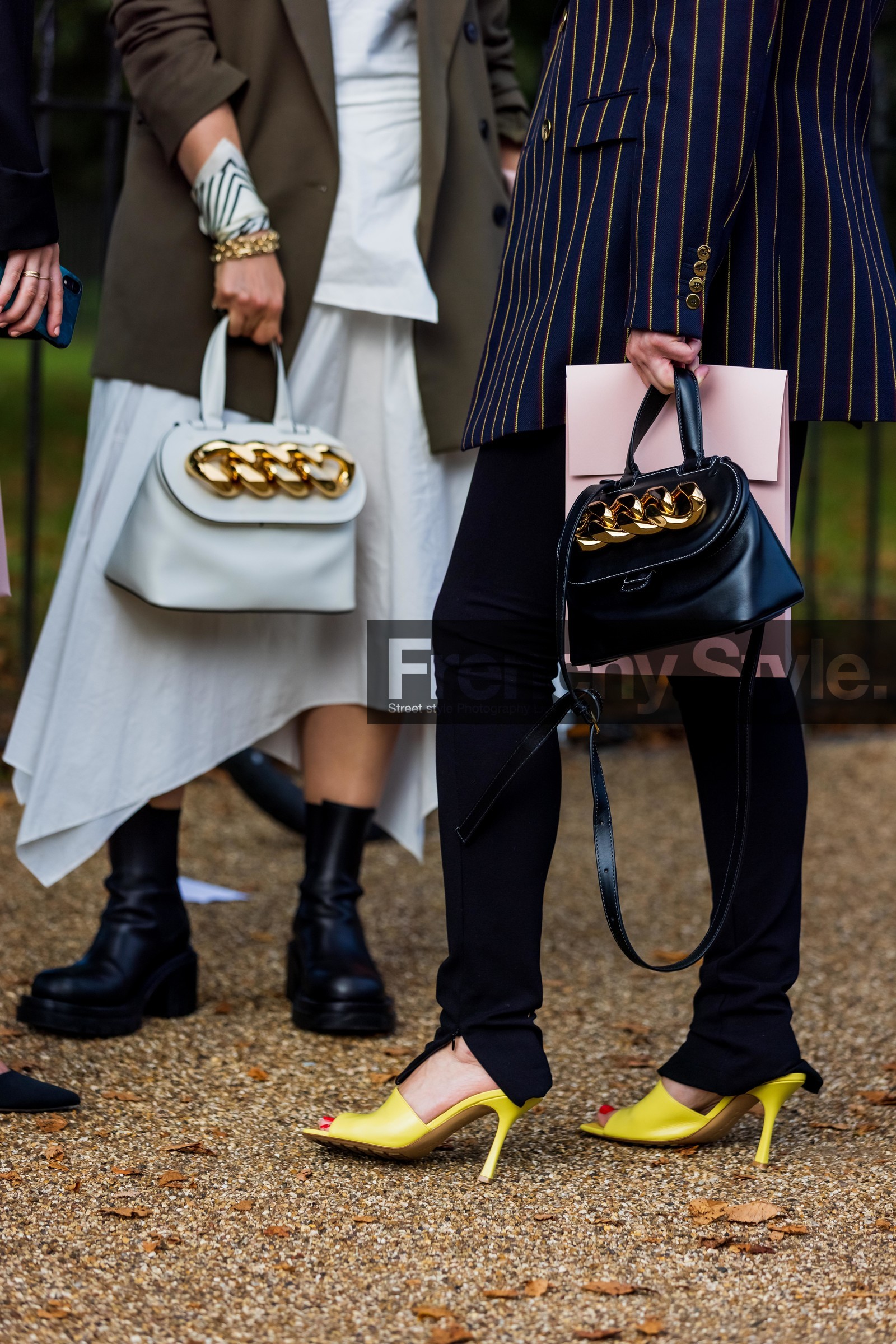 bottines, heeled sandals, heels, Bags, handbag, leather, chain, black, white, jw anderson handbag, fashion week, frenchystyle, FW, jonathan paciullo, street style, SS 22, SPRING SUMMER 2022, LFW, LONDON, vertical, atmosphere details, detail