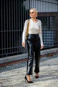 white pullover, white leather bag, golden chain strap bag, shoulder bag, big chain strap bag, bottega veneta bag, polish pants, black pants, black polish pants, philosophy pants, suede pumps, black pumps, metalic frame sunglasses, small sunglasses, caro daur, street style, jonathan paciullo, FW, frenchystyle, fashion week, MFW, MILAN, SPRING SUMMER 2021, SS 21, vertical, full length