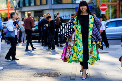 floral, flowers, graphic jacket, leather bag, leather shoes, multicolor jacket, pink bag, polka dot, printed jacket, susie lau, fashion week, frenchystyle, FW, jonathan paciullo, street style, LFW, LONDON, SPRING SUMMER 2019, SS 19, atmosphere details, horizontal, detail