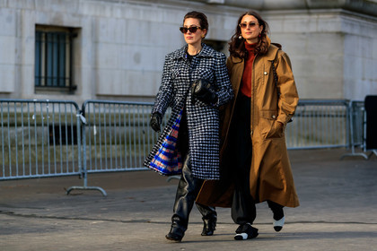 julia haghjoo, sylvia haghjoo, camel parka, white leather shoes, bicolor shoes, flat shoes, mary jane shoes, quilted shoes, sheer sunglasses, round shape sunglasses, long parka, red pullover, red earring, golden earrings, round shape earrings, chanel shoes, chanel coat, chanel earrings, chanel boots, chanel clutch, grey coat, black coat, checked coat, tweed coat, fringe coat, bottega veneta sunglasses, scale sunglasses, butterfly sunglasses, black leather clutch, black leather gloves, black leather pants, logo earrings, square shape earrings, fashion week, frenchystyle, FW, jonathan paciullo, street style, PFW, PARIS, horizontal, atmosphere details, full length