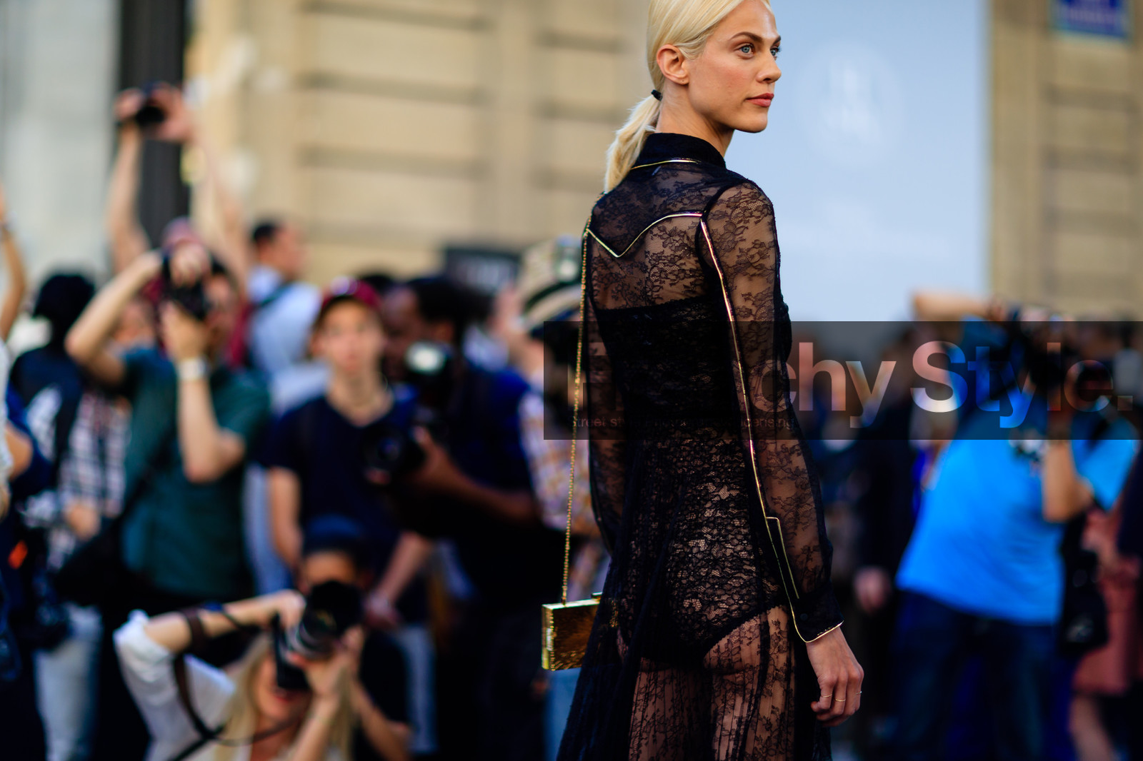 atmosphere details, AUTUMN WINTER 2016-2017, AW 16-17, aymeline valade, black dress, detail, FALL WINTER 2016-2017, fashion week, frenchystyle, FW, FW 16-17, gold bag, golden bag, HAUTE COUTURE, horizontal, jonathan paciullo, lace dress, MENSWEAR, PARIS, PFW, see through, shiny bag, street style, valentino