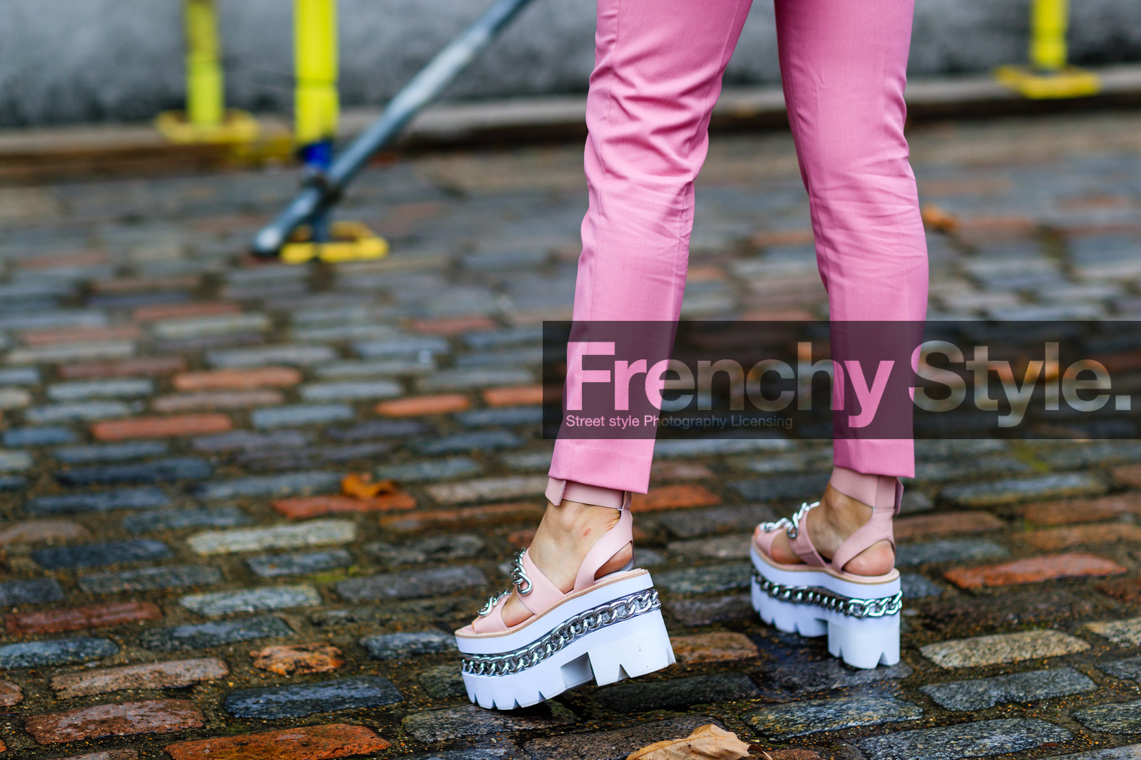 atmosphere details, chanel, detail, fashion week, frenchystyle, FW, high heels, horizontal, jonathan paciullo, leather shoes, LFW, LONDON, pink pants, pink shoes, SPRING SUMMER 2017, SS 17, street style, trousers, white sandals, woman