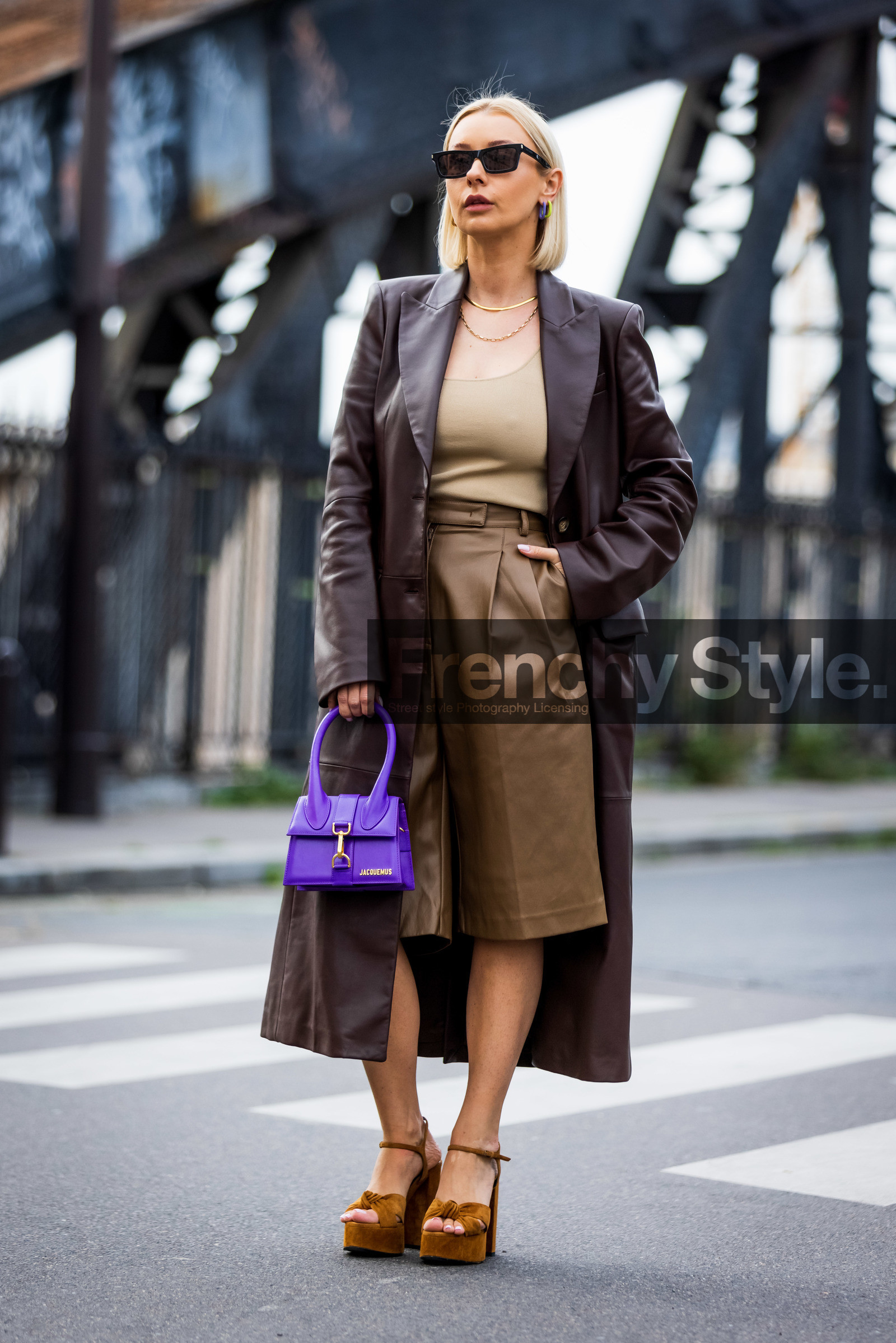 bag, beige top, bermuda, black sunglasses, brown bermuda, brown coat, camel sandals, chiquito bag, close up, coat, detail, earrings, gold necklace, jacquemus bag, Justyna Czerniak, leather bag, leather bermuda, leather coat, necklace, purple bag, rectangle sunglasses, sandals, sunglasses, top, velvet sandals, fashion week, frenchystyle, FW, jonathan paciullo, street style, PFW, PARIS, SPRING SUMMER 2022, SS 22, vertical, full length