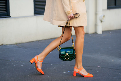beige jacket, chloé, estelle pigault, green bag, leather bag, leather shoes, orange shoes, fashion week, frenchystyle, FW, jonathan paciullo, street style, PFW, PARIS, AUTUMN WINTER 2019-2020, AW 19-20, FALL WINTER 2019-2020, FW 19-20, horizontal, atmosphere details, detail