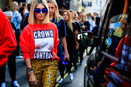 animal print, bracelet, graphic pants, hermès, leather pants, leopard, printed pants, printed sweater, red sweater, sunglasses, trousers, yellow pants, fashion week, frenchystyle, FW, jonathan paciullo, street style, LFW, LONDON, SPRING SUMMER 2019, SS 19, atmosphere details, horizontal, detail