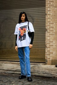 details, orange font printed white tshirt, printed tshirt, nude make up, close up, jeans, classic jeans, black handbag, leather handbag, second skin top, black top, black derbies, leather derbies, chunky derbies, street style, jonathan paciullo, FW, frenchystyle, fashion week, NYFW, NEW YORK, AUTUMN WINTER 2022-2023, FALL WINTER 2022_2023, FW 22-23, vertical, full length