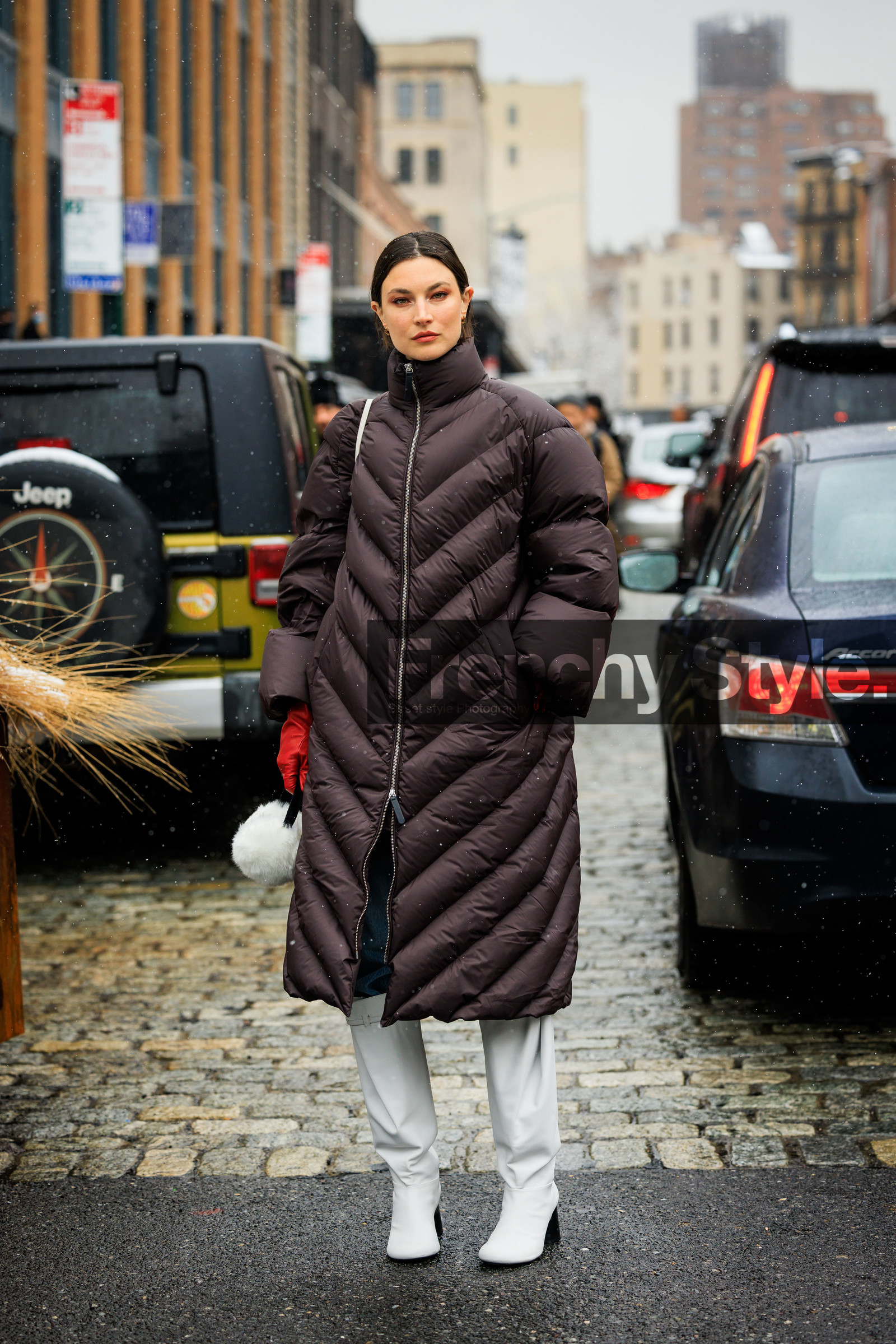 puffy winter coat, purple coat, white highknee boot, white boots, white flufly earcovers, red gloves, leather highknee boots, fashion week, frenchystyle, FW, jonathan paciullo, street style, NYFW, NEW YORK, AUTUMN WINTER 2022-2023, FALL WINTER 2022_2023, FW 22-23, vertical, full length