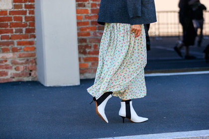 atmosphere details, black and white shoes, detail, fashion week, floral, flowers, frenchystyle, FW, graphic skirt, grey jacket, high heels, horizontal, jonathan paciullo, leather shoes, MFW, MILAN, printed skirt, SPRING SUMMER 2018, SS 18, street style, white skirt