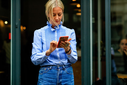 atmosphere details, blue denim, blue shirt, denim pants, detail, fashion week, frenchystyle, FW, horizontal, iphone, jeans, jonathan paciullo, LFW, LONDON, SPRING SUMMER 2017, SS 17, street style, suzanne koller, trousers, woman