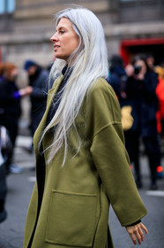 sarah harris, kaki trench coat, kaki coat, close up detail, fashion week, frenchystyle, FW, jonathan paciullo, street style, PFW, PARIS, vertical, atmosphere details, detail